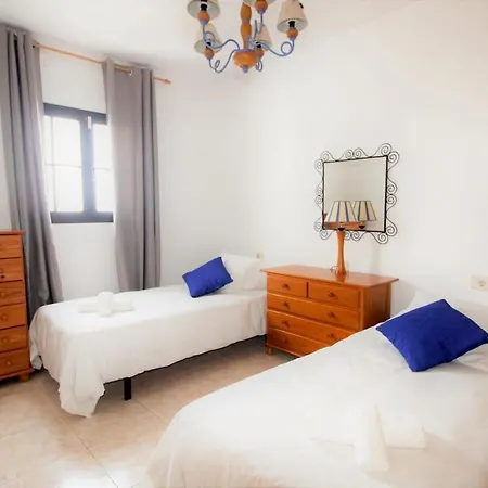 House With 3 Bedrooms In Tias With Terrace And Wifi بيت للعطل *